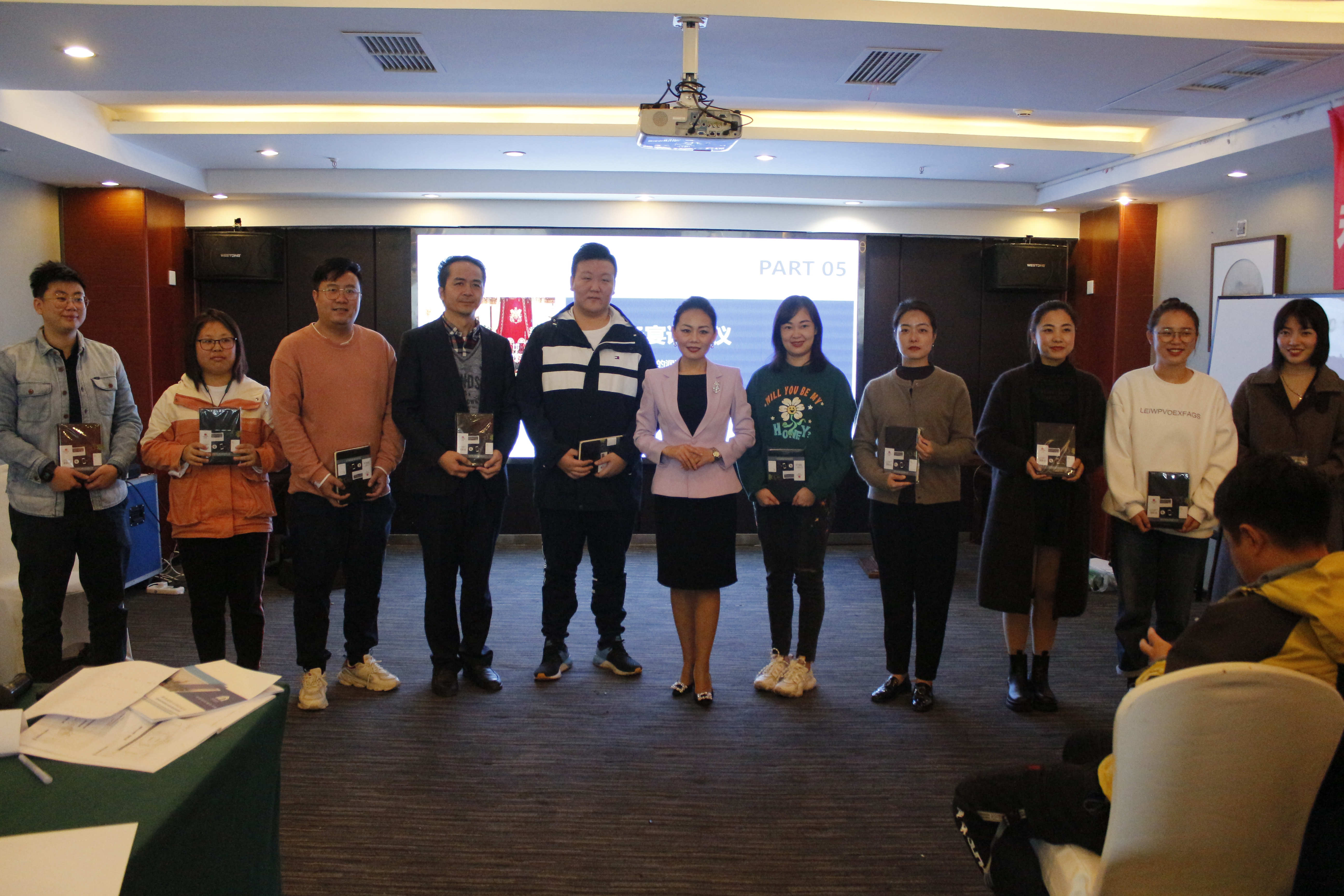 嘉來置業(yè)開展《商務接待與拜訪禮儀》培訓