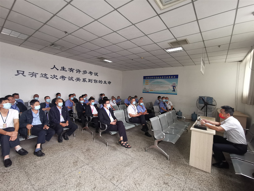 落實(shí)主體責(zé)任，推動(dòng)安全發(fā)展_副本